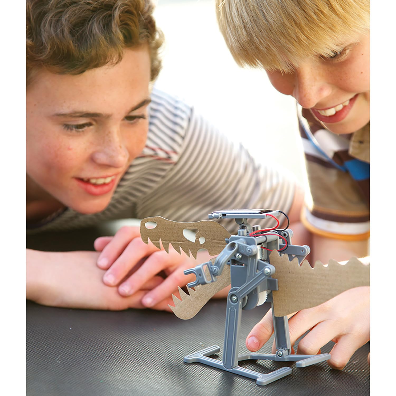 4M: Green Science - Solar Robot - DIY Walking Robot Building Kit, Renewable Energy Powered Motor, Mechanical Motion, Engineering Toy, STEAM, Kids 5+ - Image 8